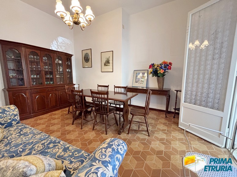 Trilocale con grande giardino privato a meno di 200 metri dal mare - ZONA ROSMARINA -
