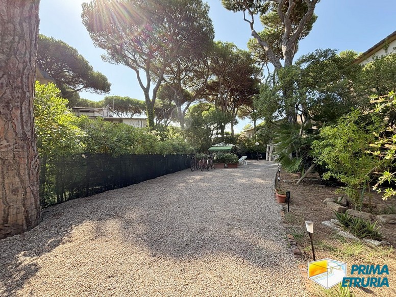 Monolocale con ampio giardino privato e posto auto - ZONA ROSMARINA -