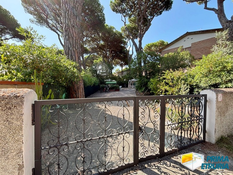 Monolocale con ampio giardino privato e posto auto - ZONA ROSMARINA -