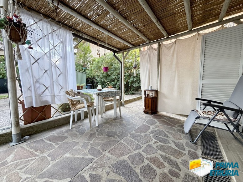 Monolocale con ampio giardino privato e posto auto - ZONA ROSMARINA -
