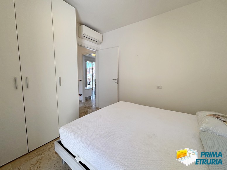 Trilocale con terrazza immerso nella pineta - ZONA ROSMARINA -
