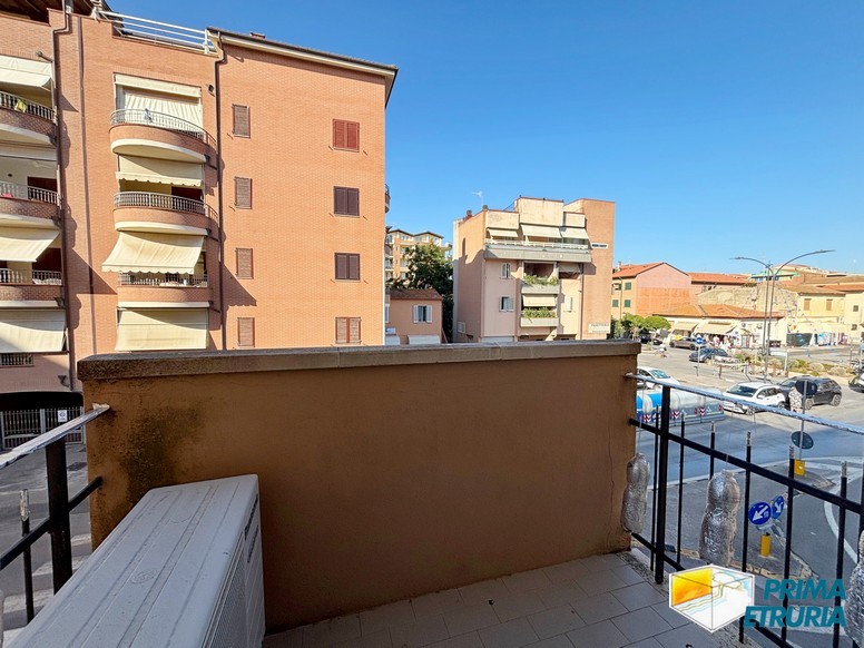 Trilocale con tre balconi a pochi passi dal mare – ZONA CENTRO -