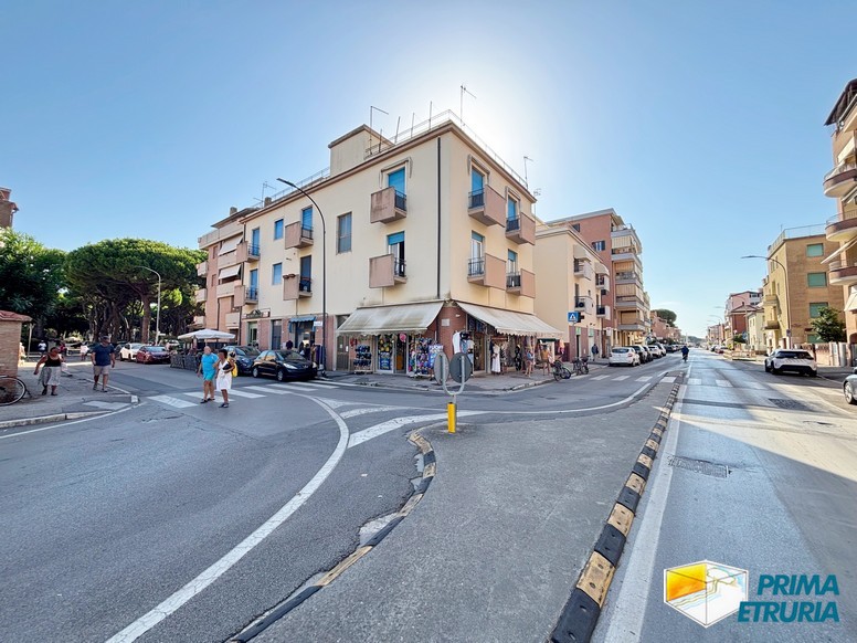Trilocale con tre balconi a pochi passi dal mare – ZONA CENTRO -