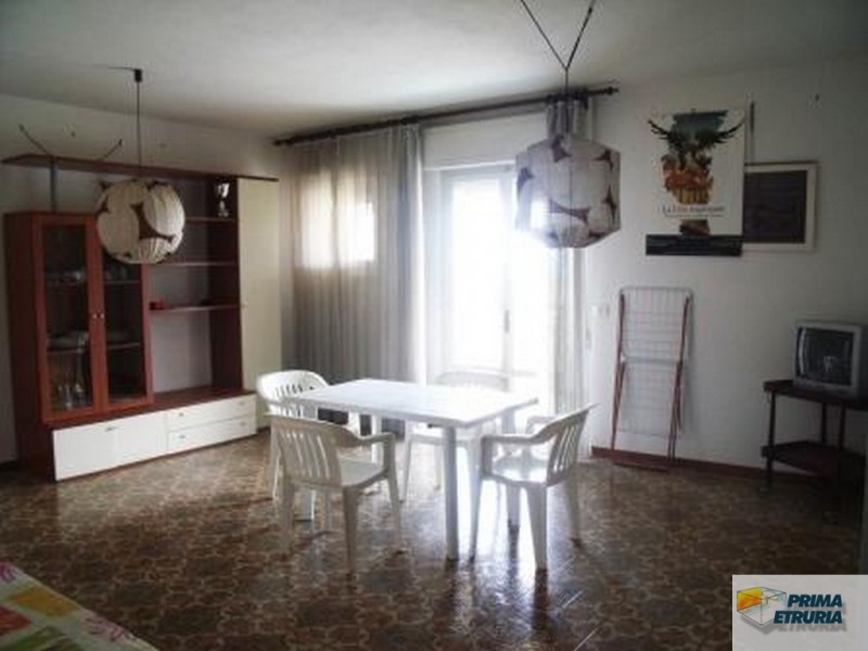 VENDESI BILOCALE VIA VERDI FRONTE MARE - ZONA ROSMARINA -