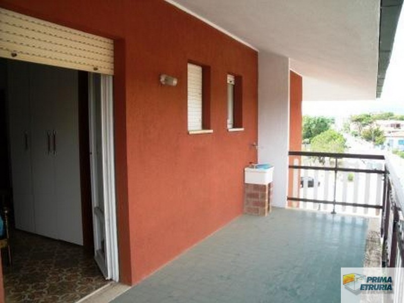 VENDESI BILOCALE VIA VERDI FRONTE MARE - ZONA ROSMARINA -