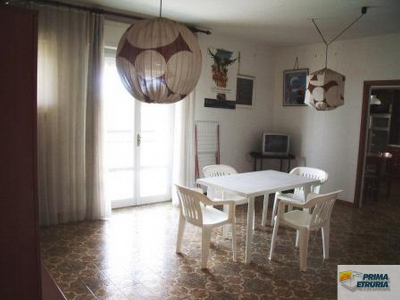 VENDESI BILOCALE VIA VERDI FRONTE MARE - ZONA ROSMARINA -