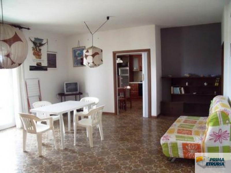 VENDESI BILOCALE VIA VERDI FRONTE MARE - ZONA ROSMARINA -