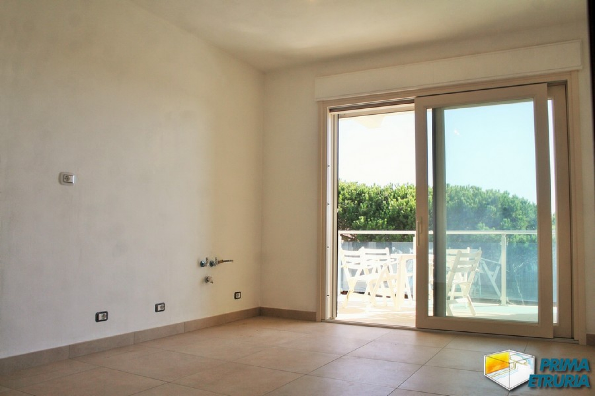 TRILOCALE FRONTE MARE FOUR ROSES - ZONA ROSMARINA -