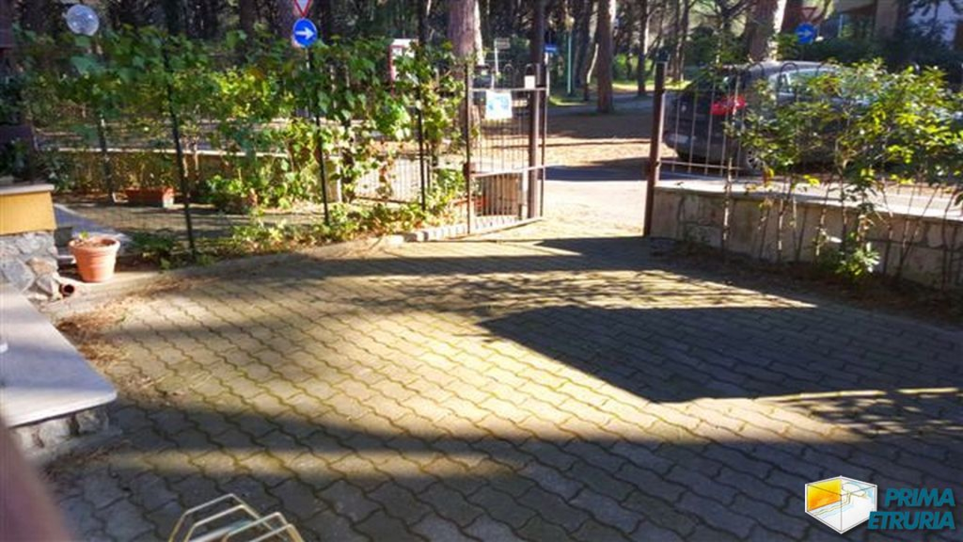 VENDESI BILOCALE CON GIARDINO - ZONA ROSMARINA -